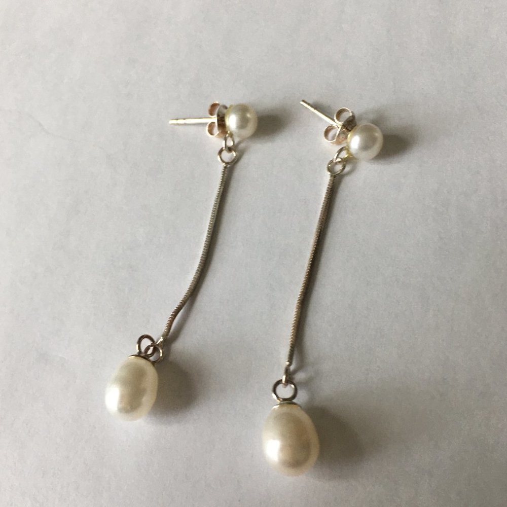 Sterling Silver with freshwater pearl earnings
